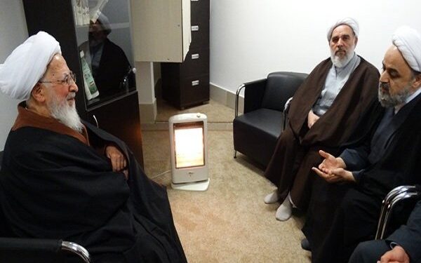 وحدت به معنای عدول از اصول نیست