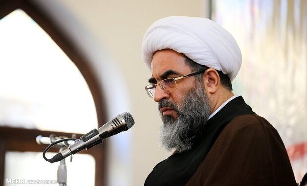 غربیها از رشد دین میان مردم هراس دارند/ رسالت سنگین روحانیون