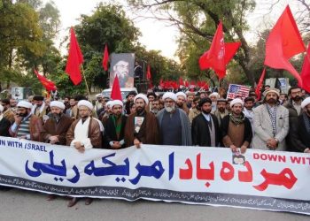 ادامه تظاهرات ضدآمریکایی پاکستانی‌ها در اعتراض به ترور سردار سلیمانی